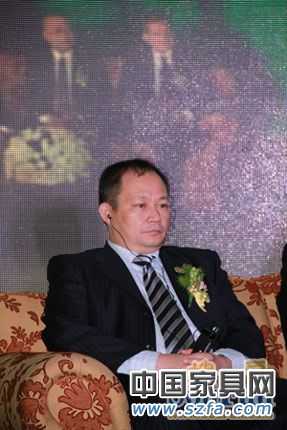 盛家家居董事長(zhǎng)、中國(guó)家具銷售商聯(lián)合會(huì)會(huì)長(zhǎng)曾震宇