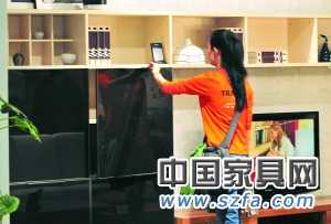 板材和其他材料的結(jié)合，成為板式家具設(shè)計的一個方向。