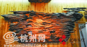 老船木制作的裝飾品。