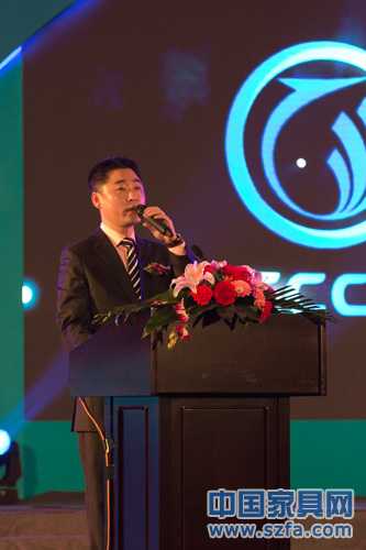 四川省家具進(jìn)出口商會(huì)常務(wù)副會(huì)長(zhǎng)、秘書(shū)長(zhǎng)榮煜偉