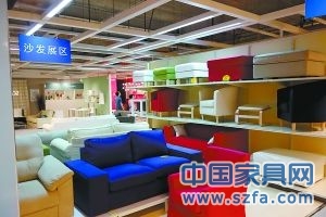 愛蜂巢家居體驗館沙發(fā)展區(qū)。記者 孫戉攝