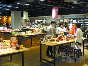 進駐大型購物商場的家品店，人流也比平時多了不少。
