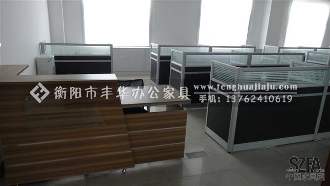 衡陽市豐華辦公家具，專業(yè)做各類辦公屏風(fēng)，辦公屏風(fēng)組合